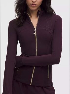 NWT Lululemon Nulu Define Jacket Black Plum Gold Zip Size 6